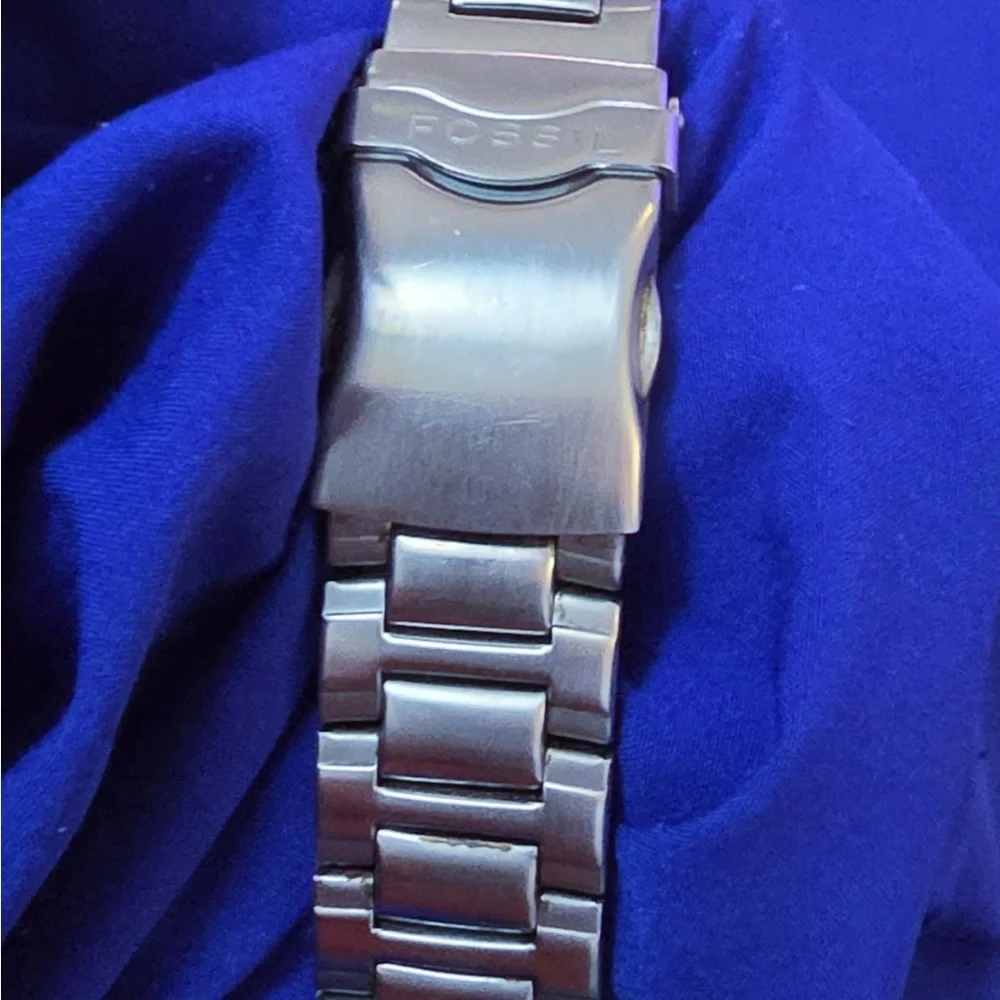 Fossil Blue Oval Diver's Mens Watch GUC Swiss Movement